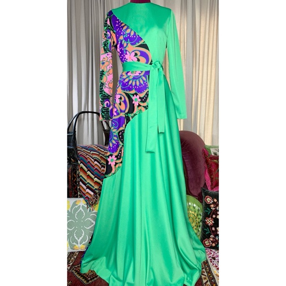 Vintage Dresses & Skirts - 70s Psychedelic Floral Maxi Dress